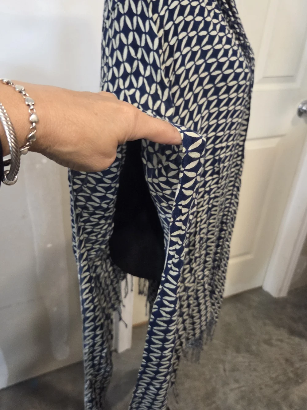 Jules Smith Navy White Geometric Fringe Kimono Open Shawl Poncho Swim Cover - Picture 3 of 11